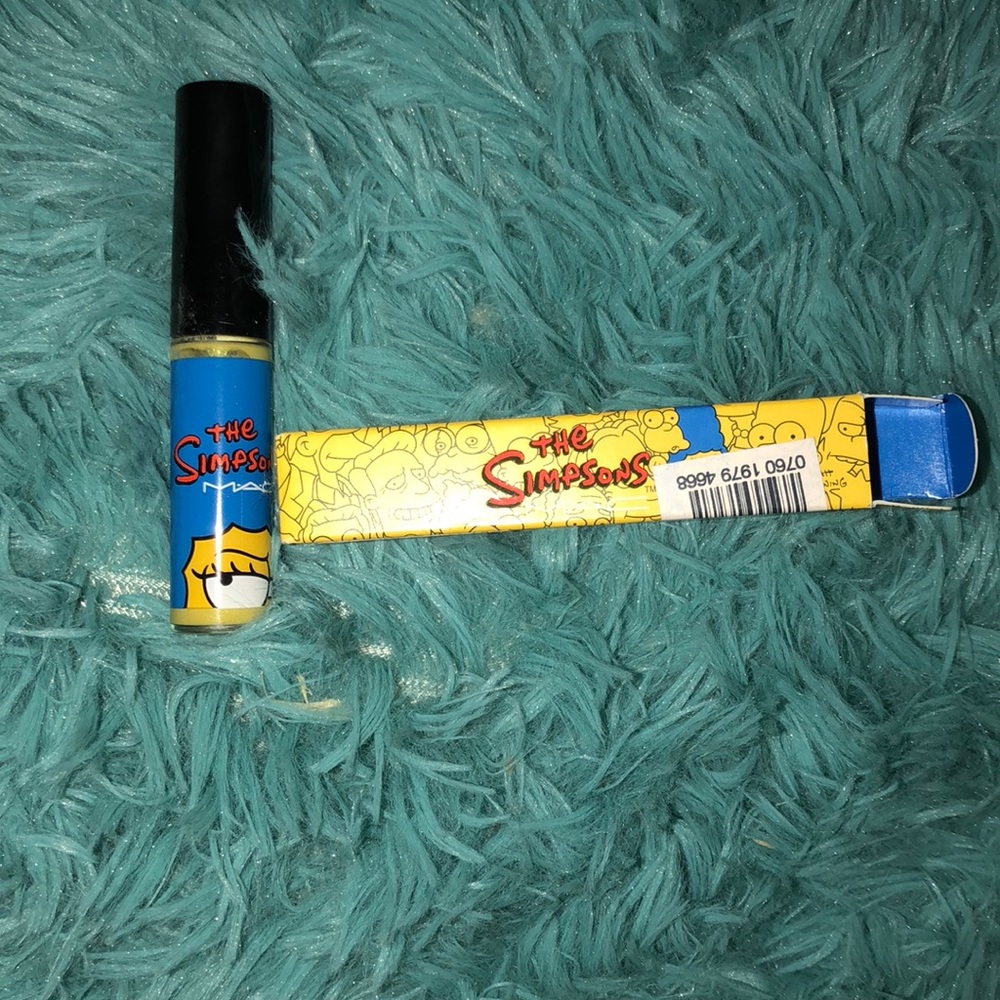 LIMITED EDITION Mac lipgloss Simpson’s edition